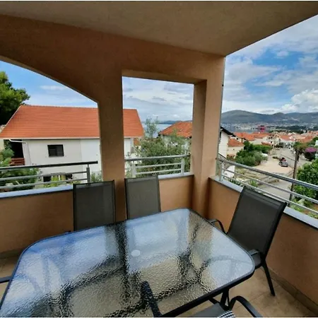 Beautiful 2-bed In Okrug Gornji Lejlighed *