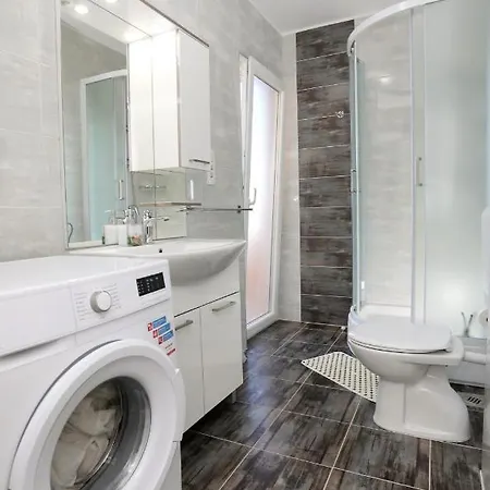 Beautiful 2-bed In Okrug Gornji * Trogir