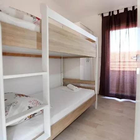 Beautiful 2-bed In Okrug Gornji Trogir